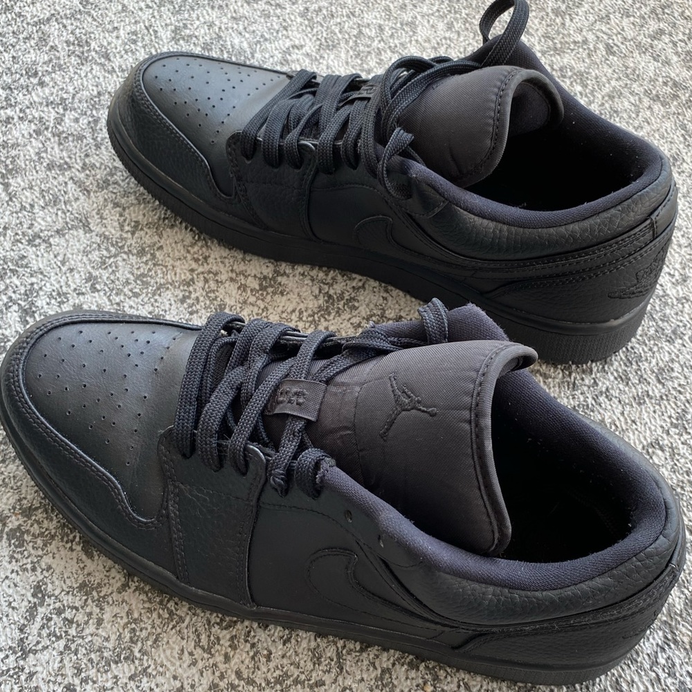 Air Jordan 1 Low (triple black) 
Men's